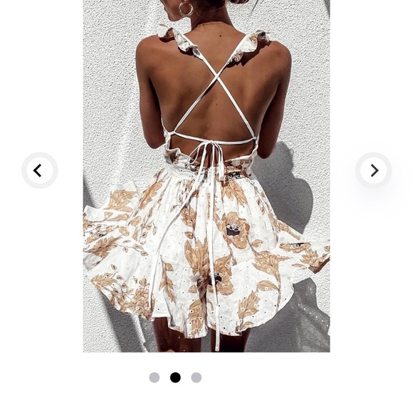 Amazing lace plunge floral romper- size small - Picture 2 of 10